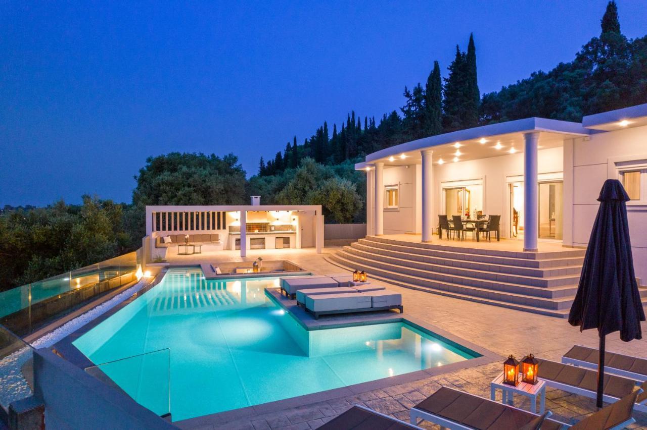 Moonstone Mouzakion (Zakynthos)